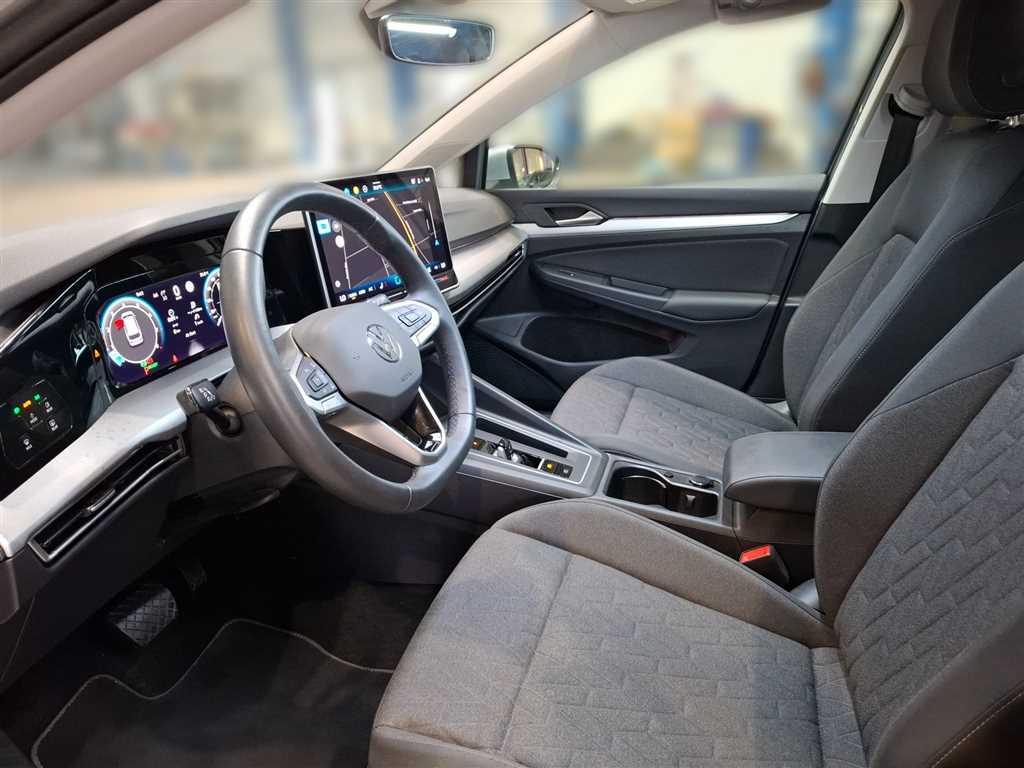 Volkswagen Golf 2025 г. Серебристый, пробег 52935 км