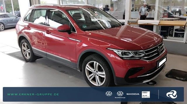 Volkswagen Tiguan 2023 г. Красный, пробег 44954 км