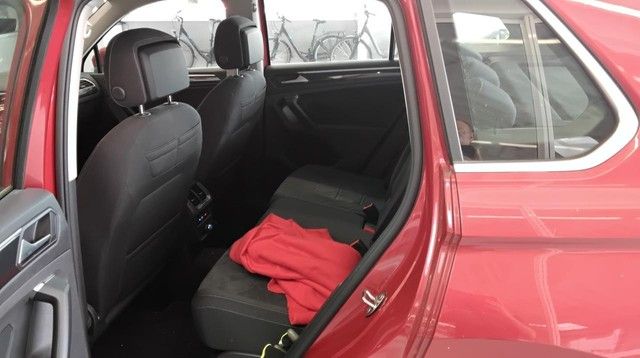 Volkswagen Tiguan 2023 г. Красный, пробег 44954 км