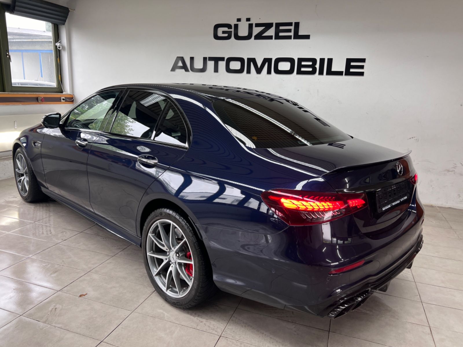Mercedes-Benz E 63 AMG 2021 г. Синий, пробег 55000 км