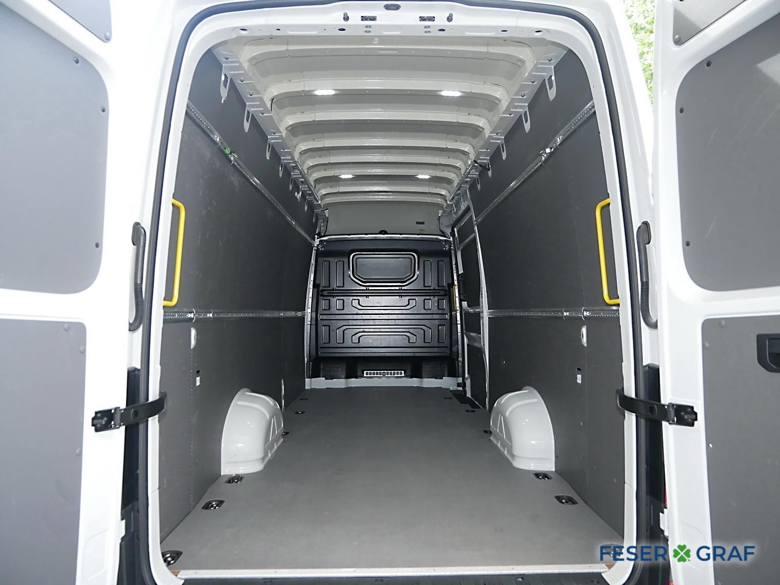 Volkswagen CRAFTER 2025 г. Белый, пробег 43950 км