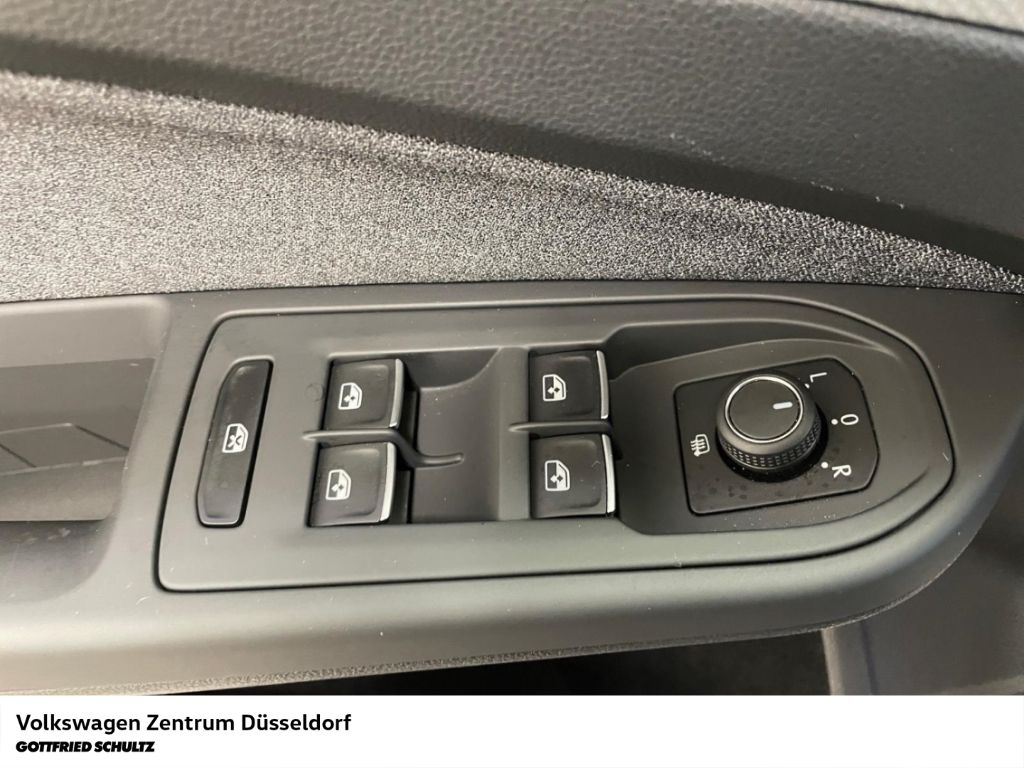 Volkswagen Golf 2024 г. Серый, пробег 22759 км