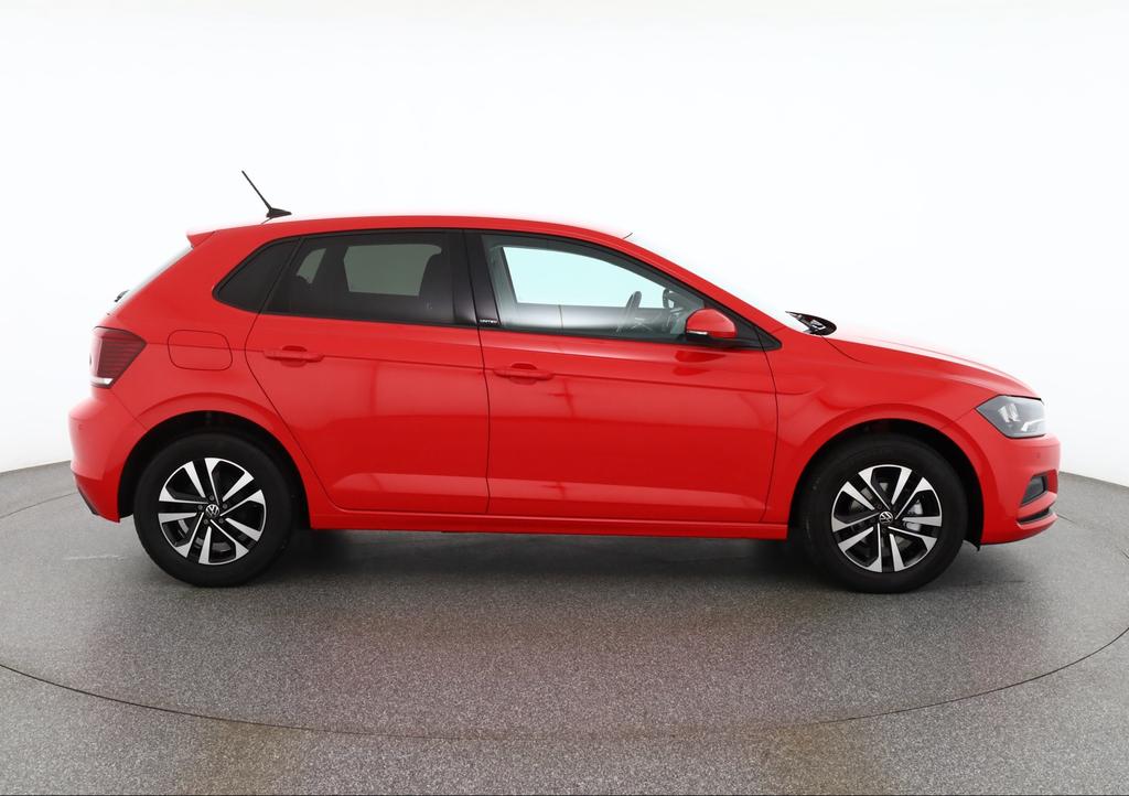 Volkswagen Polo 2022 г. Красный, пробег 43520 км