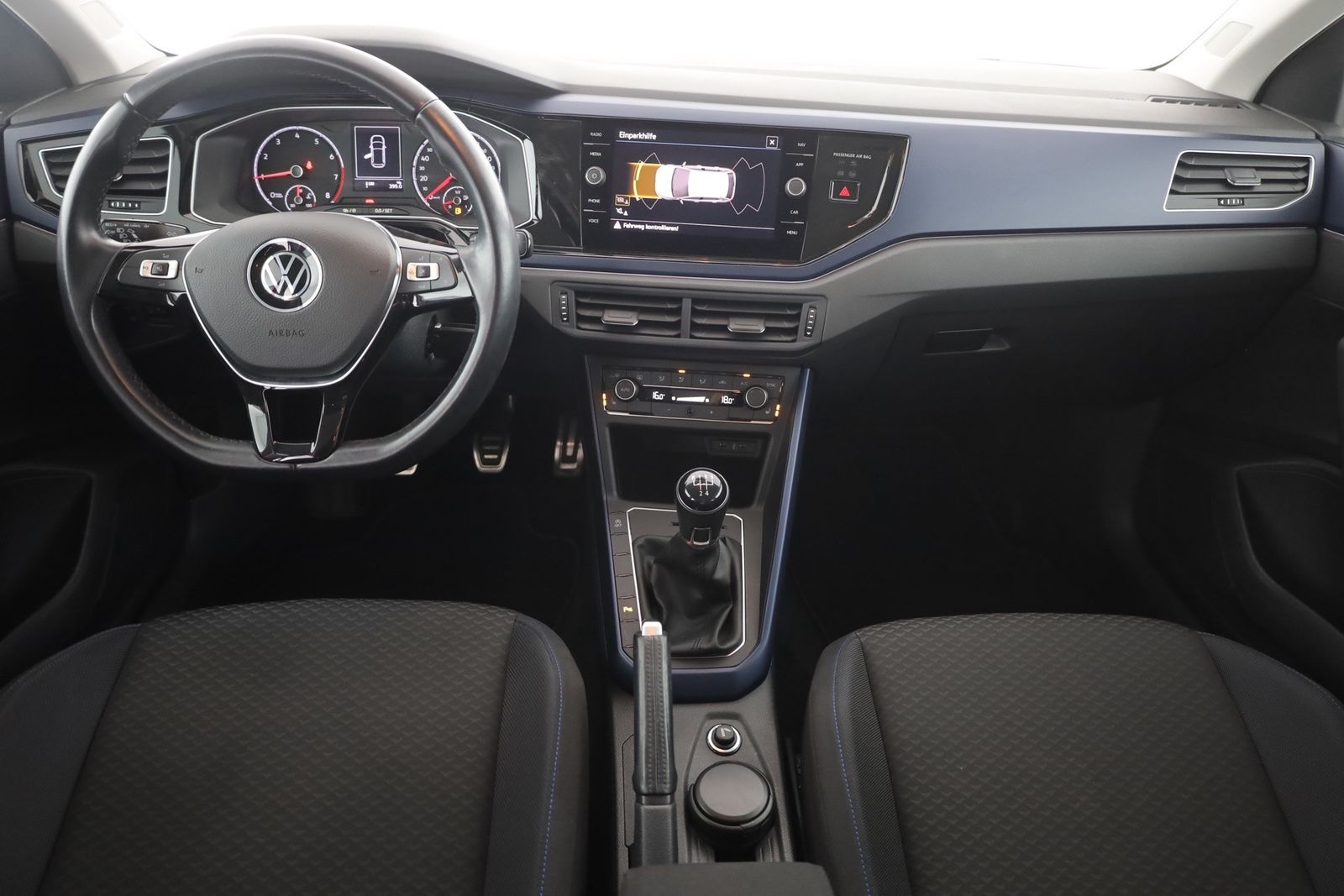 Volkswagen Polo 2022 г. Красный, пробег 43520 км