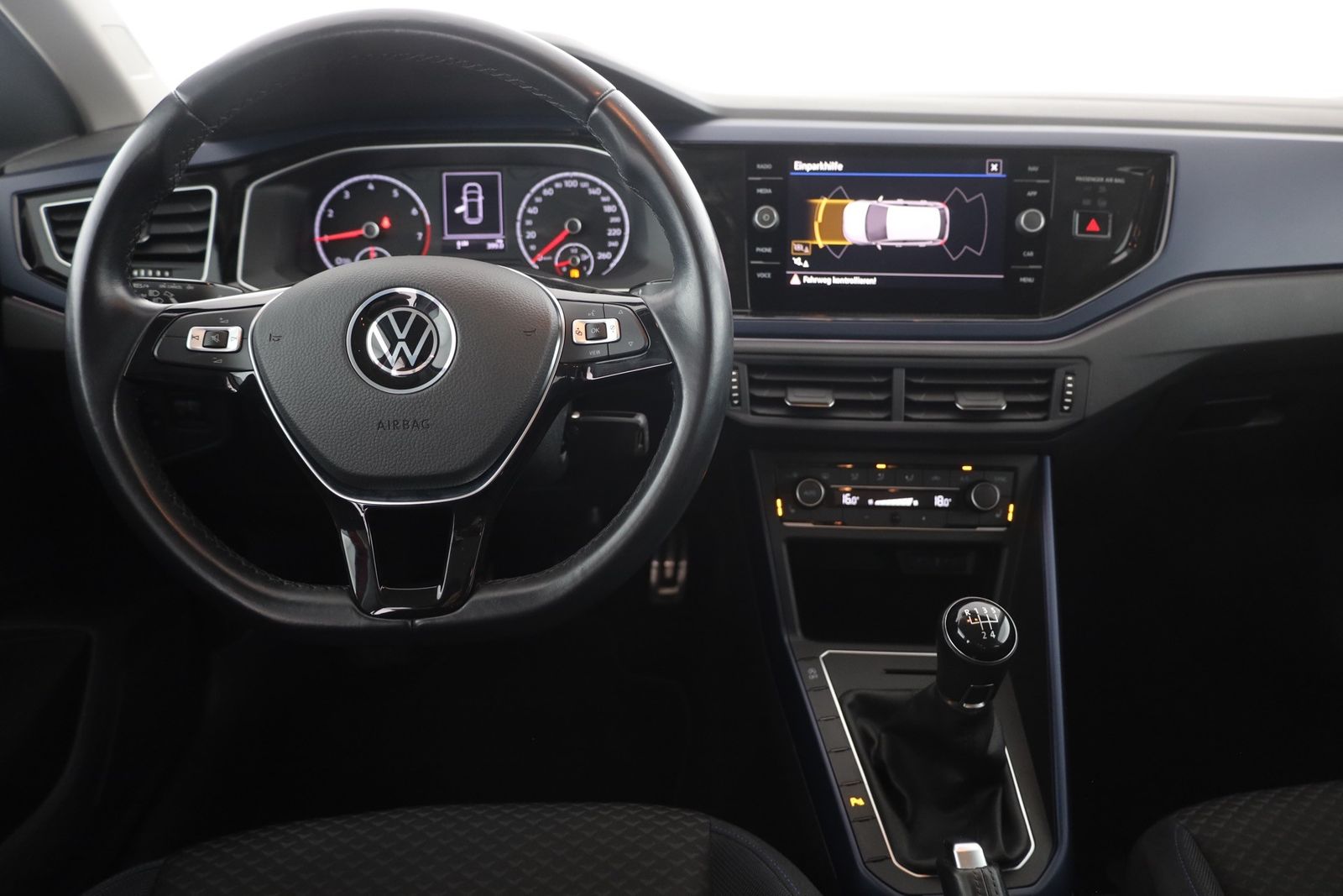 Volkswagen Polo 2022 г. Красный, пробег 43520 км