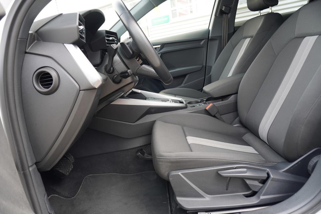 Audi A3 2023 г. Белый, пробег 34945 км