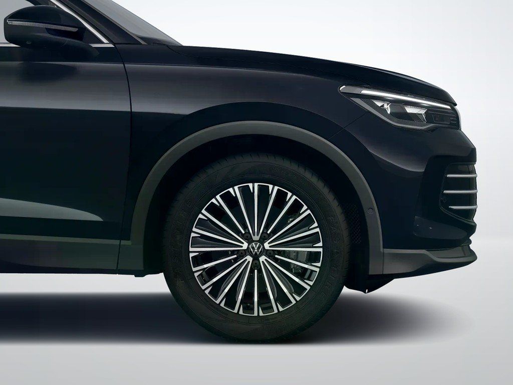 Volkswagen Tiguan 2025 г. Чёрный, пробег 19700 км