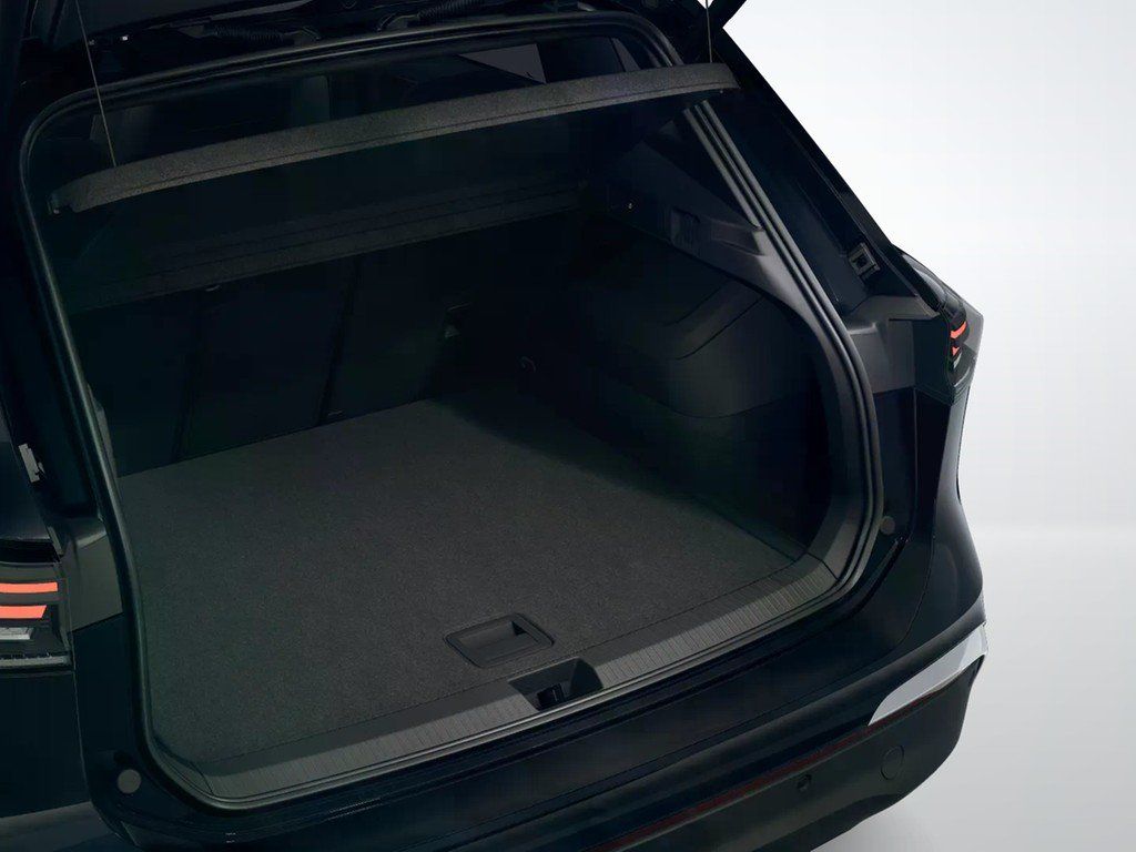 Volkswagen Tiguan 2025 г. Чёрный, пробег 19700 км