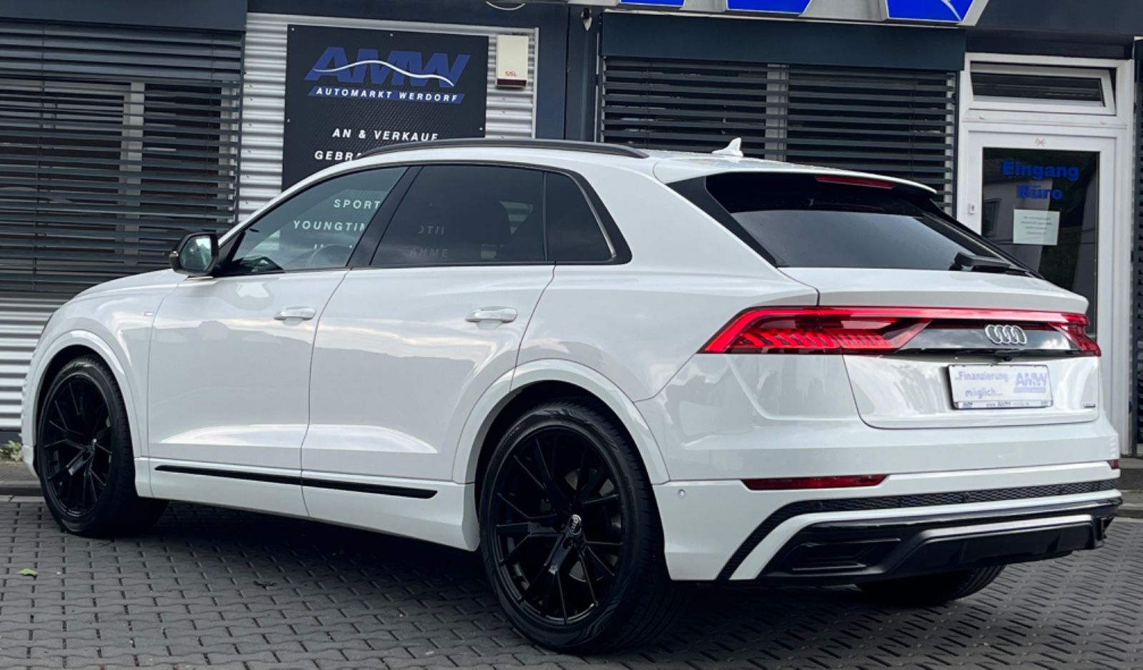 Audi Q8 2022 г. Белый, пробег 43900 км