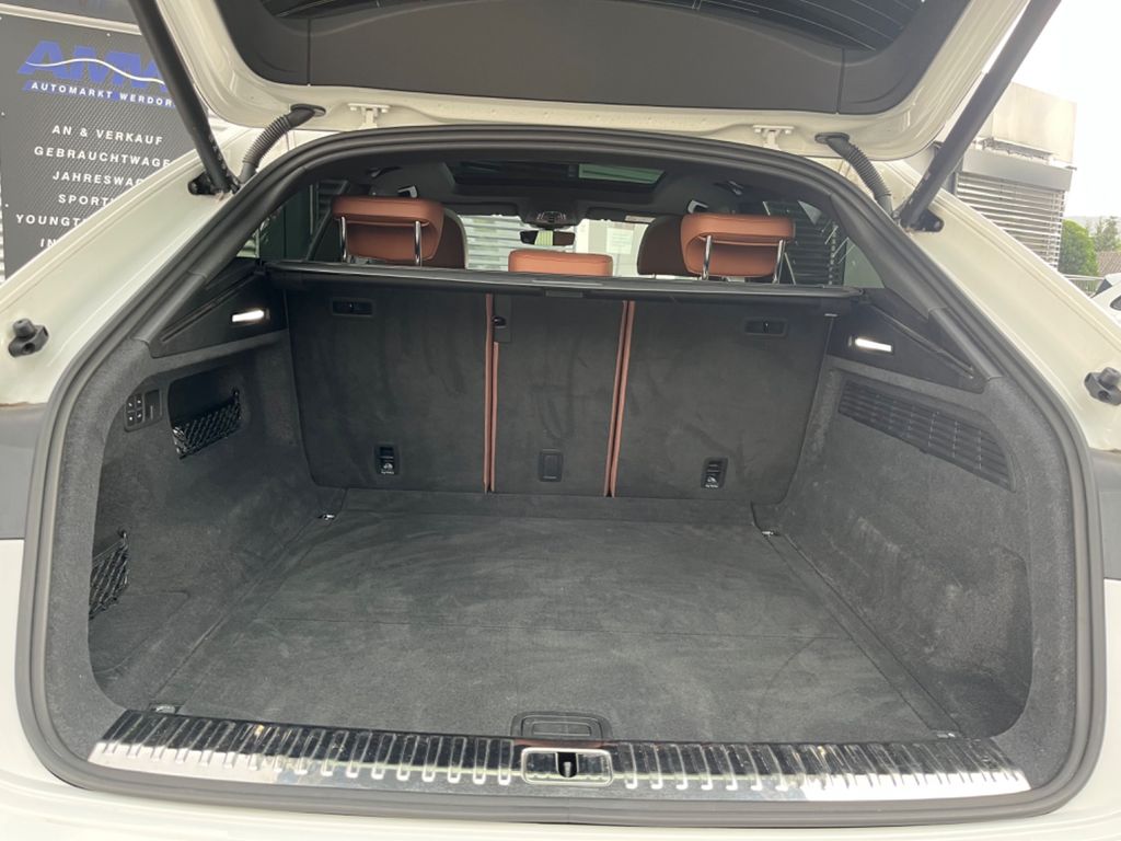 Audi Q8 2022 г. Белый, пробег 43900 км