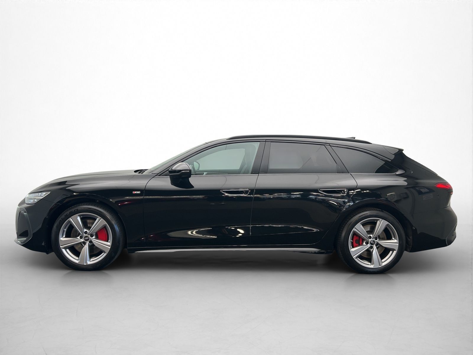 Audi A6 2026 г. Чёрный, пробег 28127 км