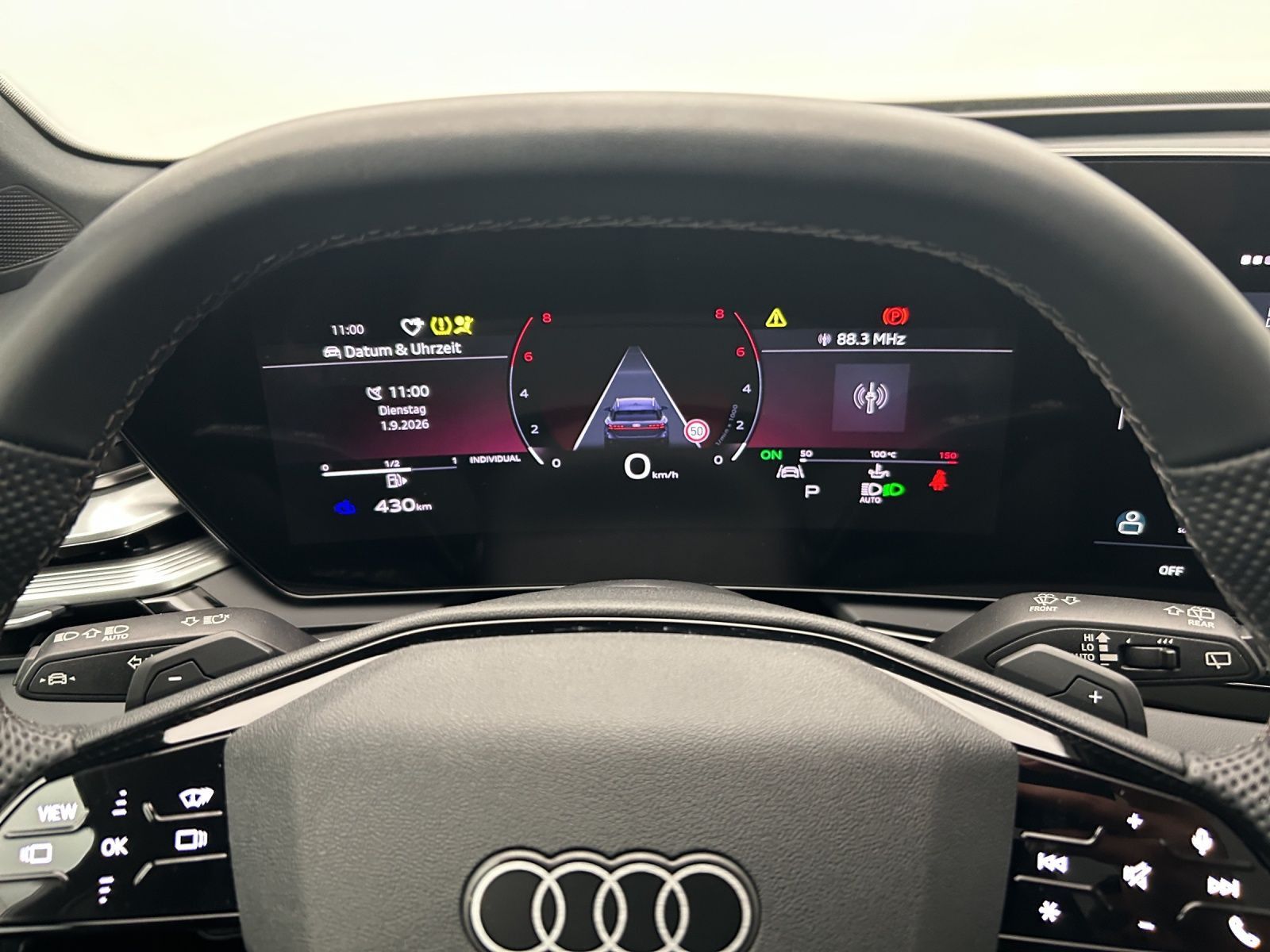 Audi A6 2026 г. Чёрный, пробег 28127 км