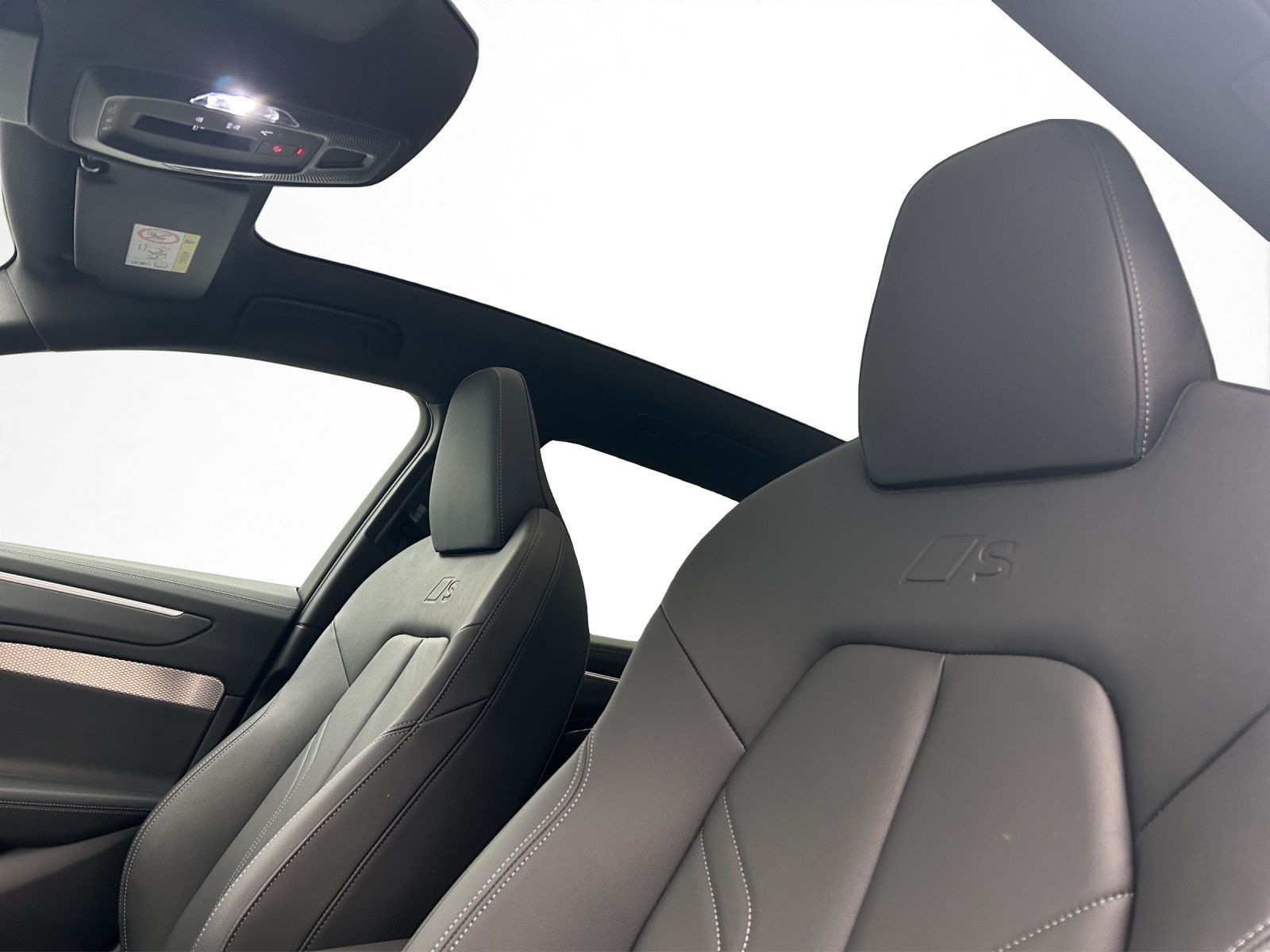 Audi A6 2026 г. Чёрный, пробег 28127 км