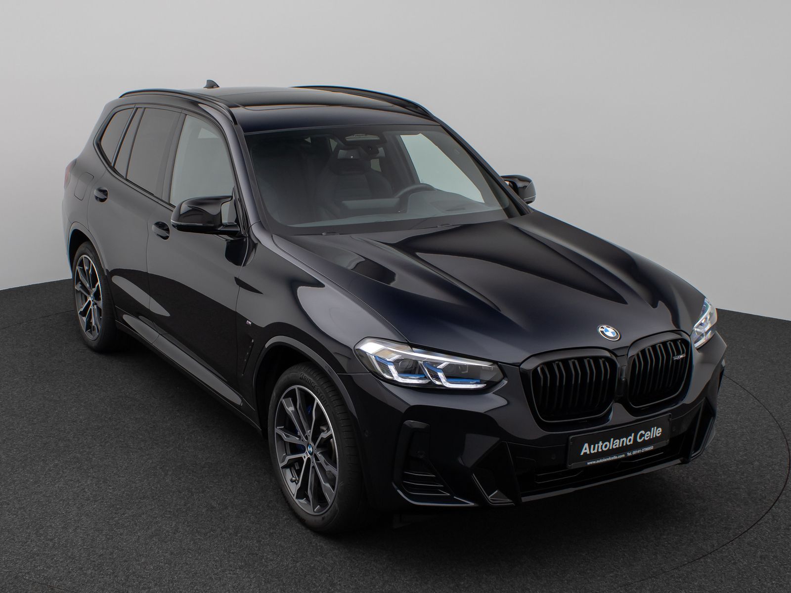 BMW X3 M40 2023 г. Чёрный, пробег 26145 км