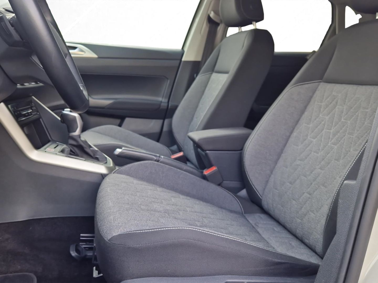 Volkswagen Polo 2024 г. Серый, пробег 50000 км
