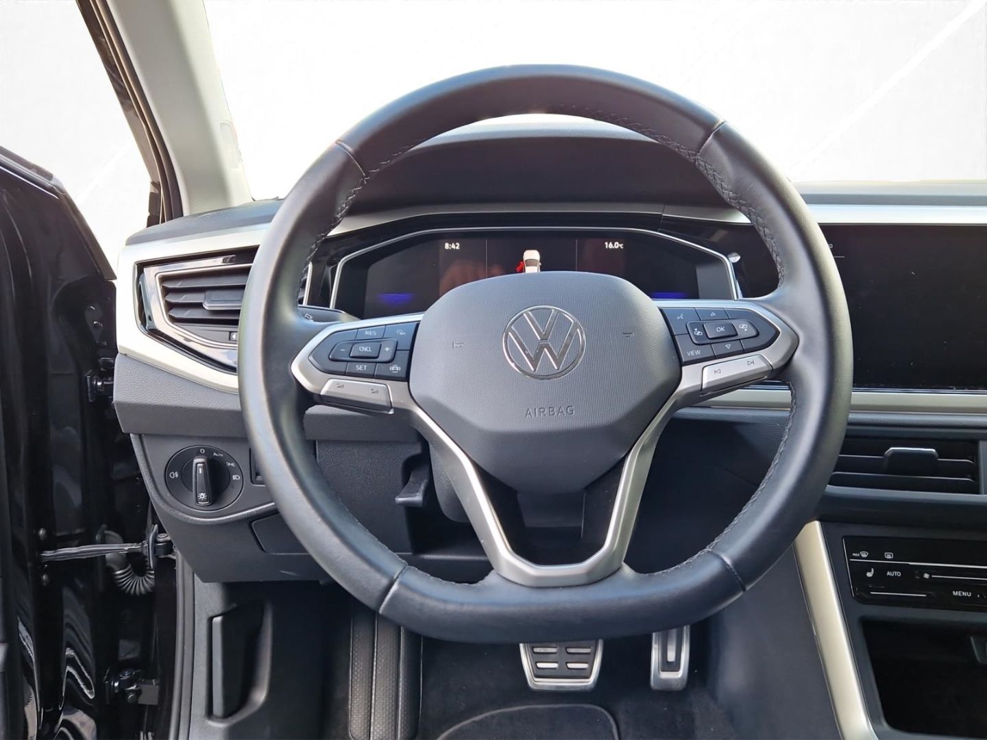 Volkswagen Polo 2024 г. Чёрный, пробег 50000 км
