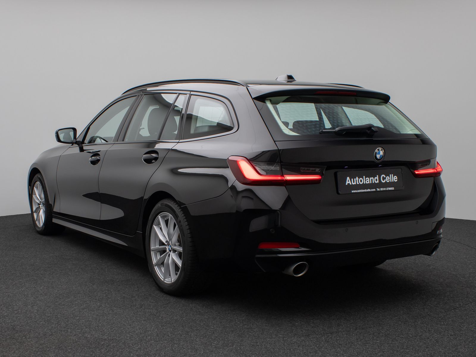 BMW 318 2024 г. Чёрный, пробег 48939 км
