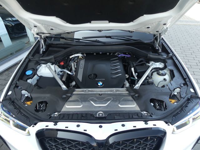 BMW X4 2025 г. Белый, пробег 32640 км