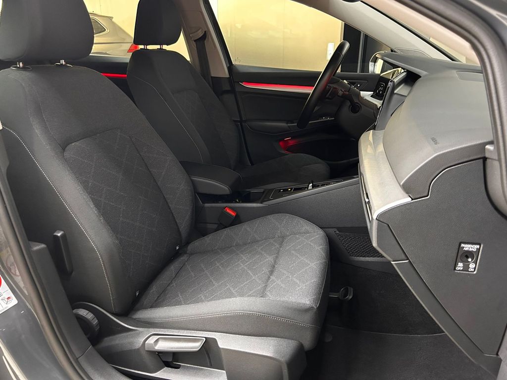 Volkswagen Golf 2023 г. Серый, пробег 34940 км