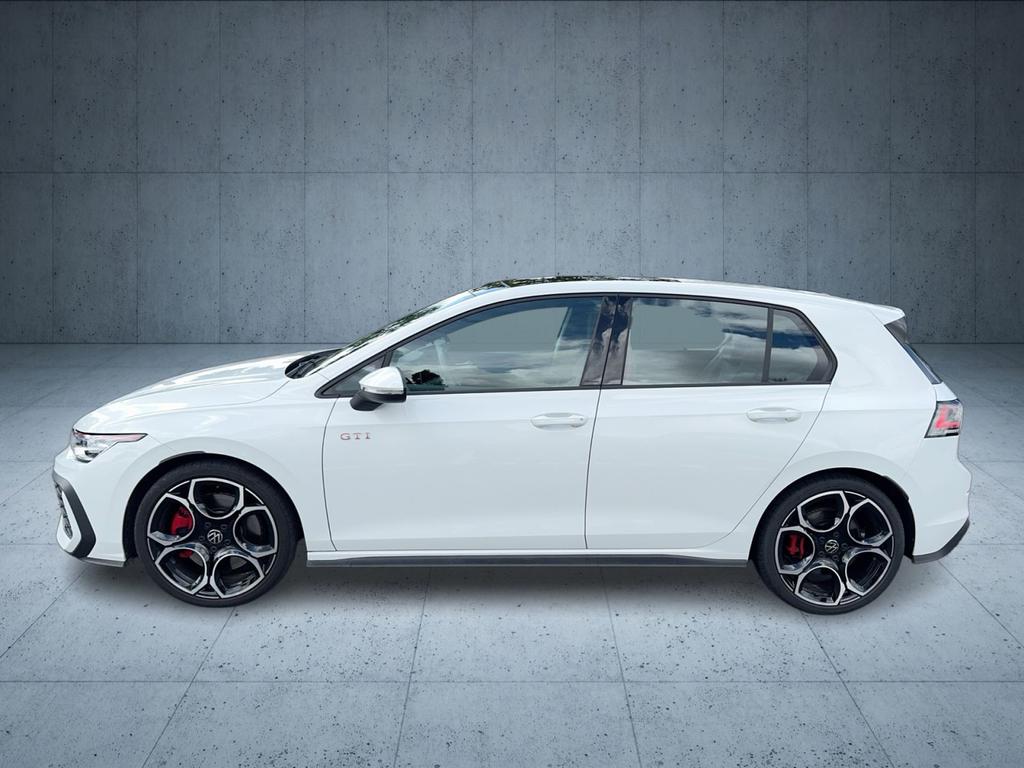 Volkswagen Golf 2024 г. Белый, пробег 26062 км