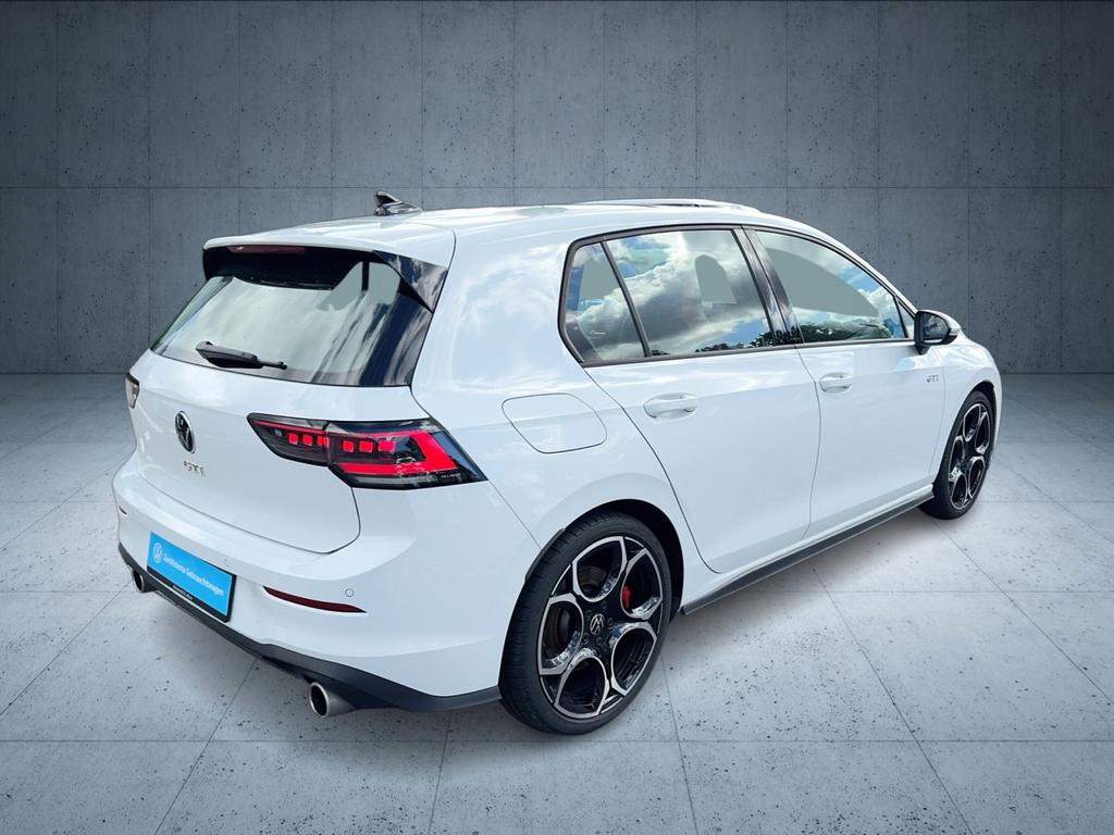 Volkswagen Golf 2024 г. Белый, пробег 26062 км