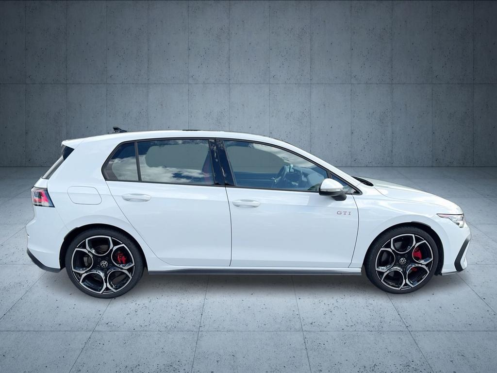 Volkswagen Golf 2024 г. Белый, пробег 26062 км