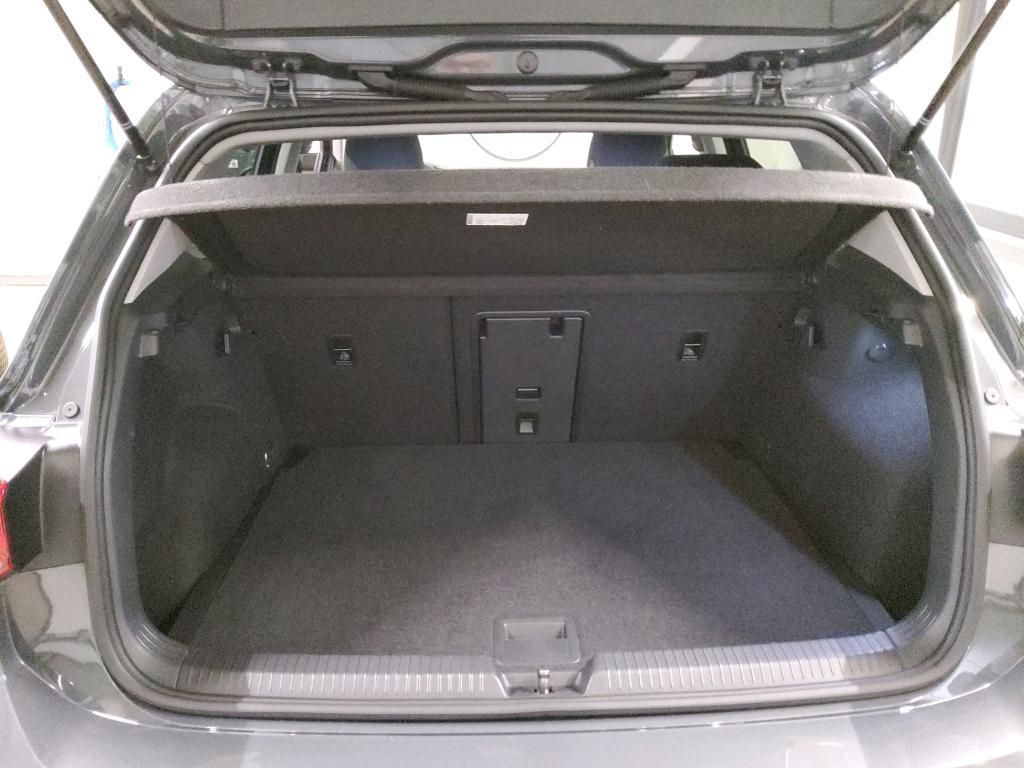 Volkswagen Golf 2023 г. Серый, пробег 49962 км