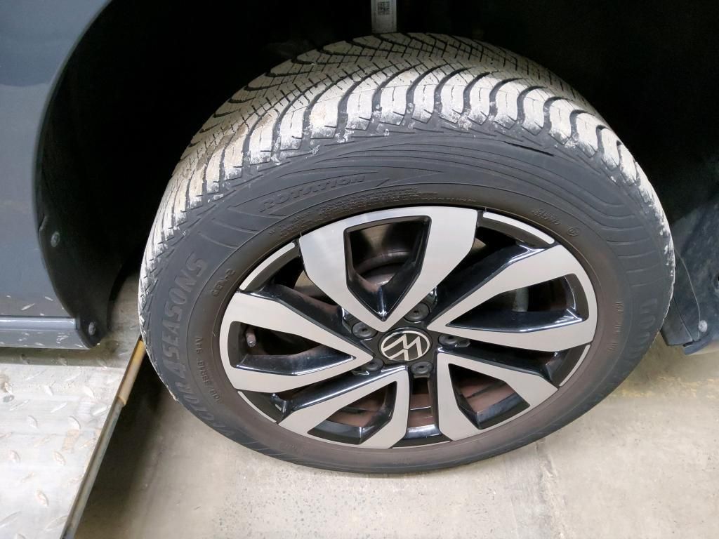 Volkswagen Golf 2023 г. Серый, пробег 49962 км