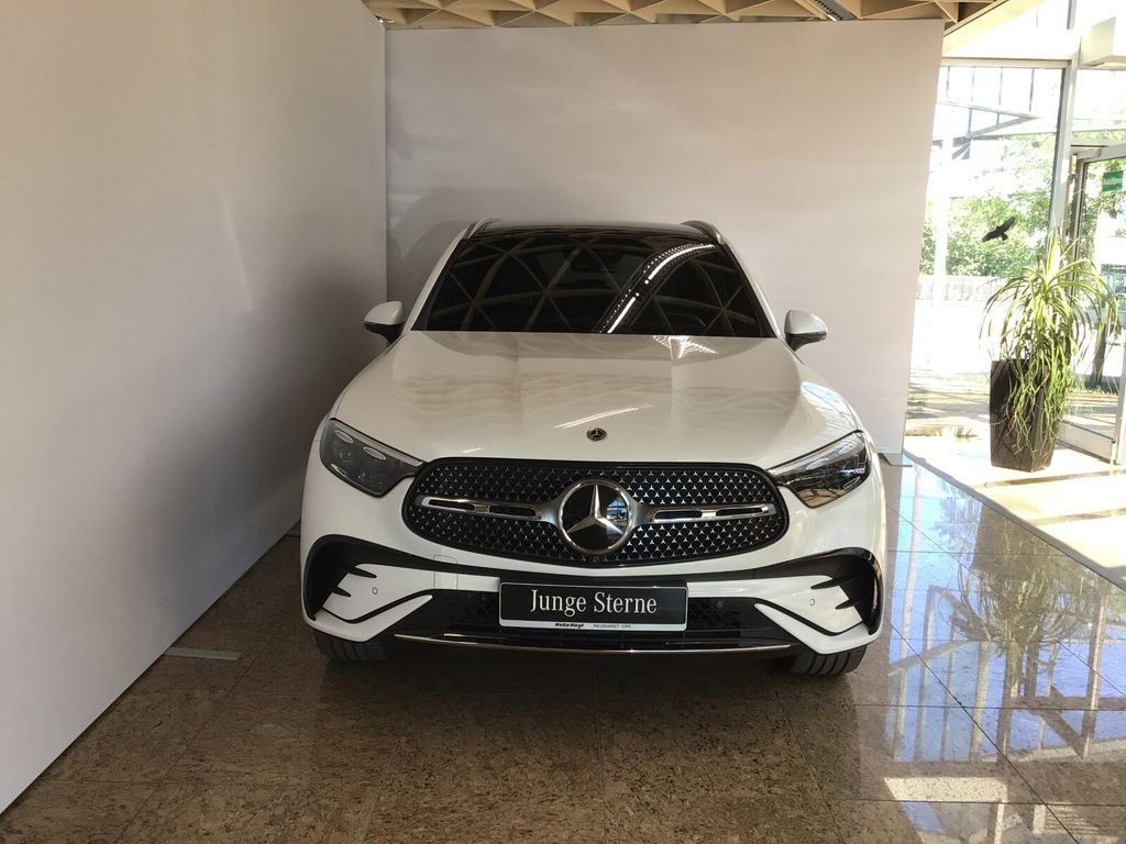 Mercedes-Benz GLC 300 2025 г. Белый, пробег 24154 км