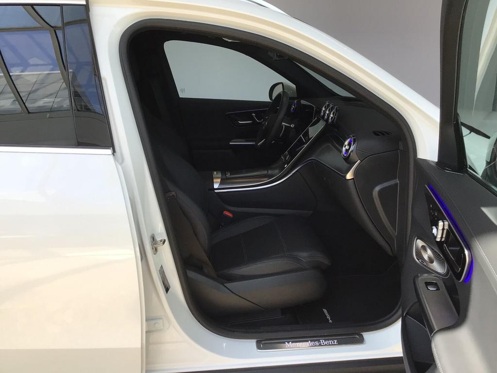 Mercedes-Benz GLC 300 2025 г. Белый, пробег 24154 км