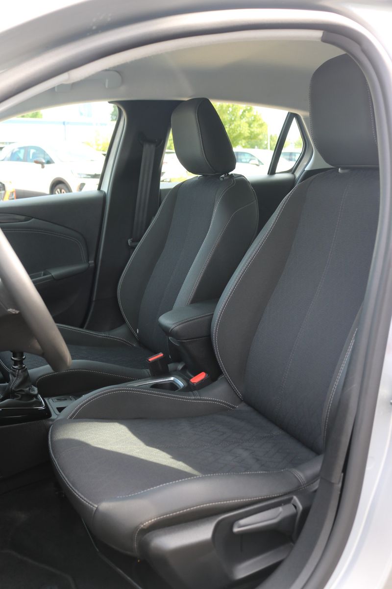 Opel Corsa 2023 г. Серебристый, пробег 31610 км