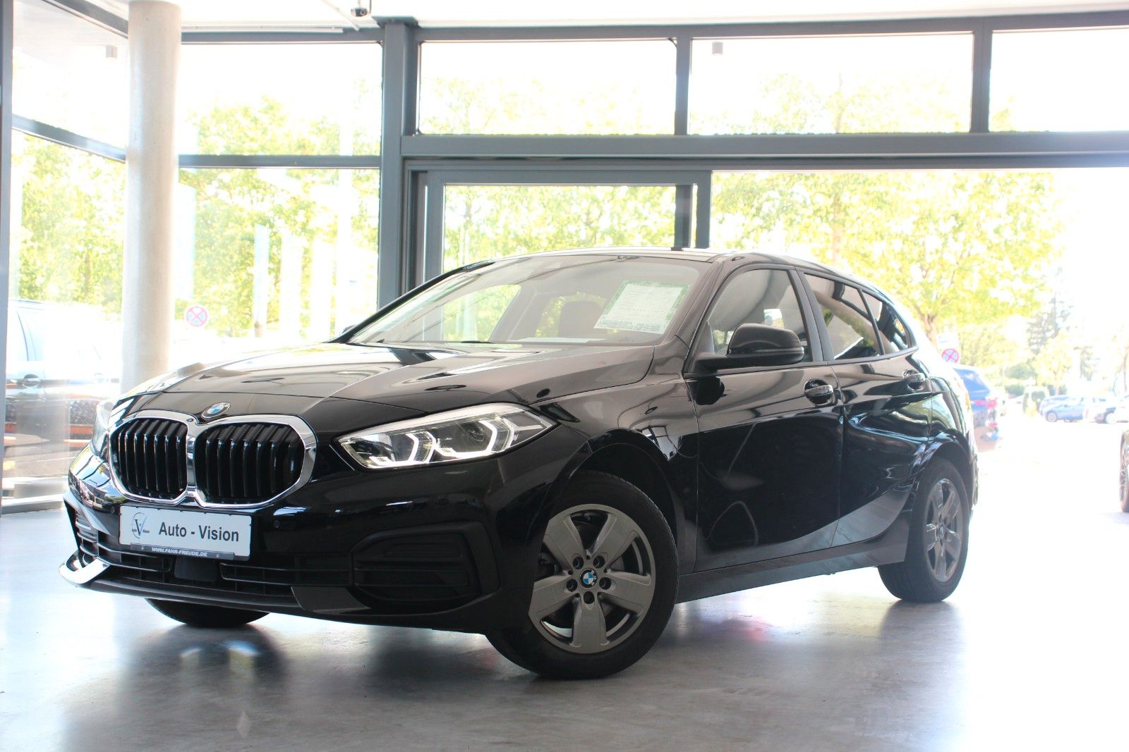 BMW 118 2023 г. Чёрный, пробег 27527 км