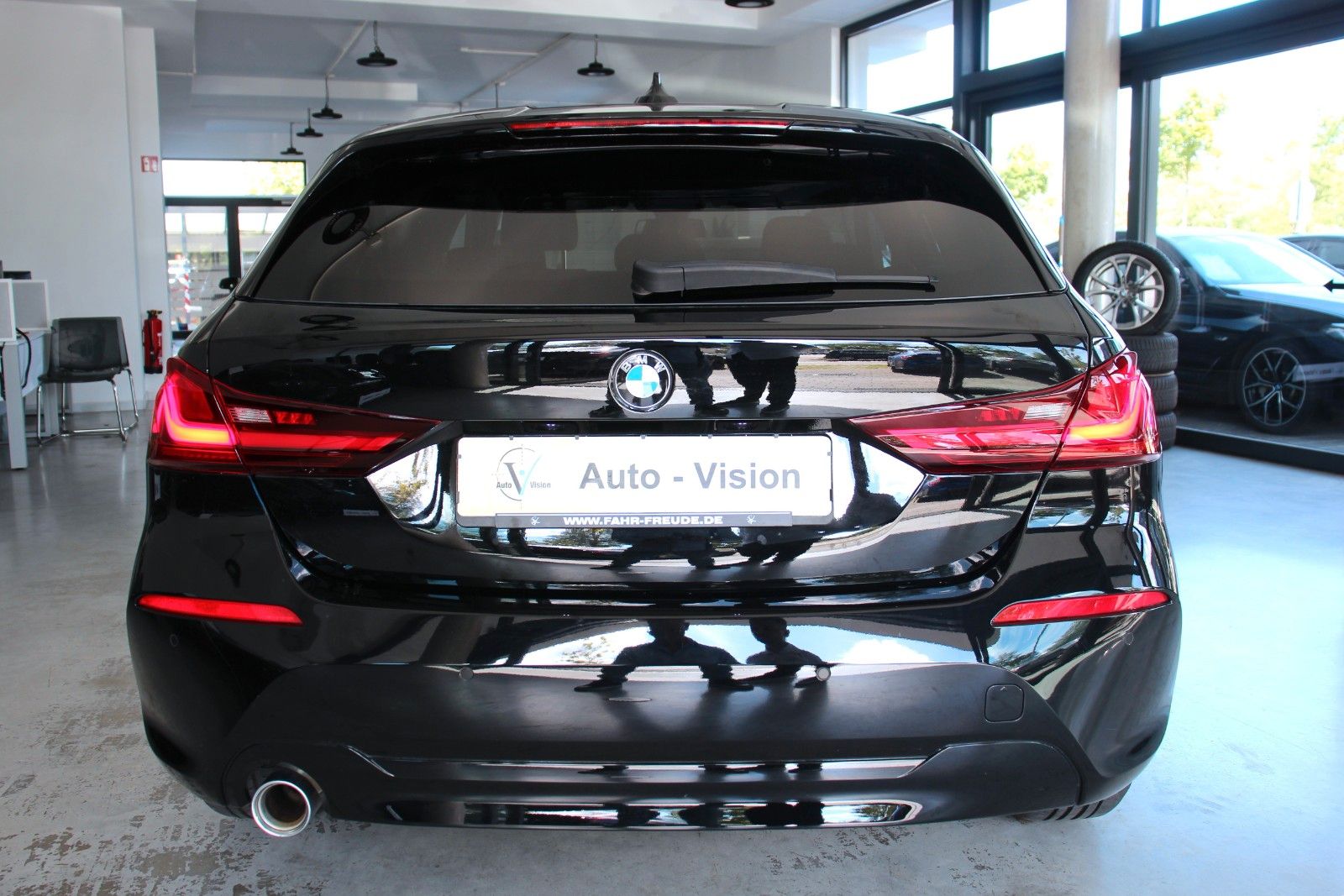 BMW 118 2023 г. Чёрный, пробег 27527 км