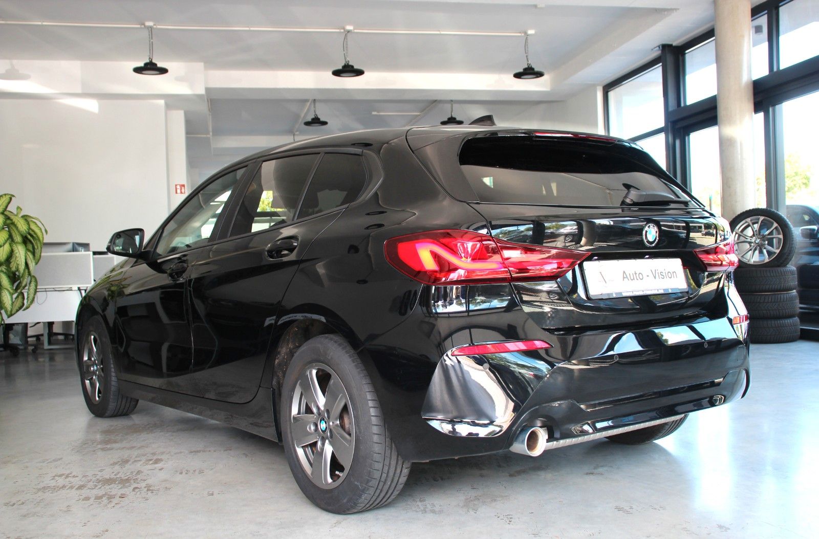 BMW 118 2023 г. Чёрный, пробег 27527 км