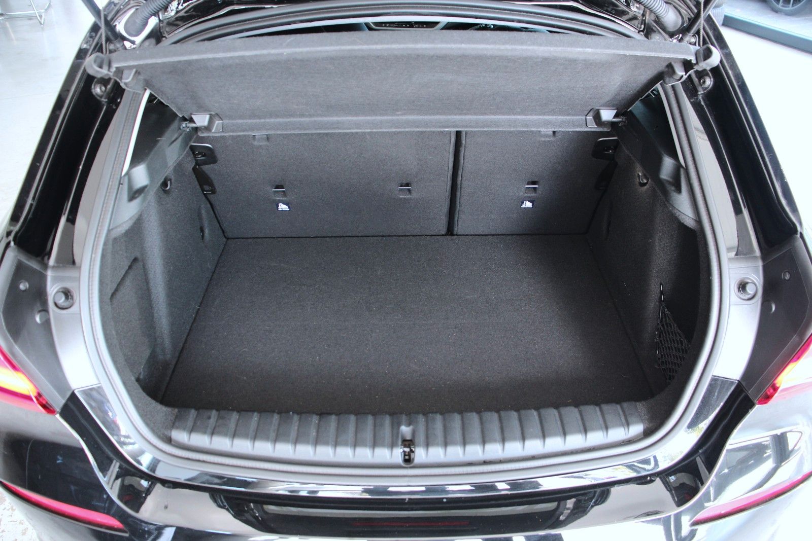 BMW 118 2023 г. Чёрный, пробег 27527 км