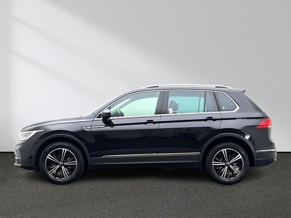 Volkswagen Tiguan 2023 г. Чёрный, пробег 56720 км