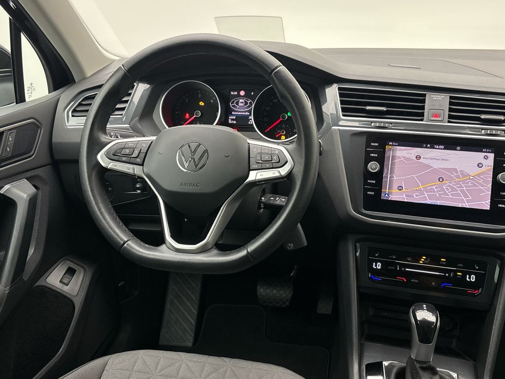 Volkswagen Tiguan 2023 г. Чёрный, пробег 56720 км