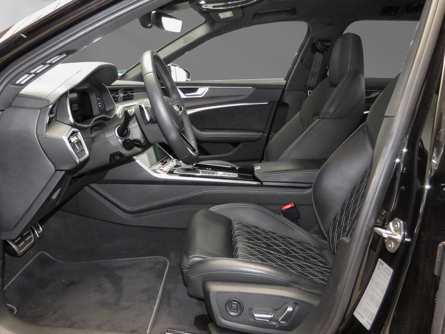 Audi S6 2023 г. Чёрный, пробег 41430 км