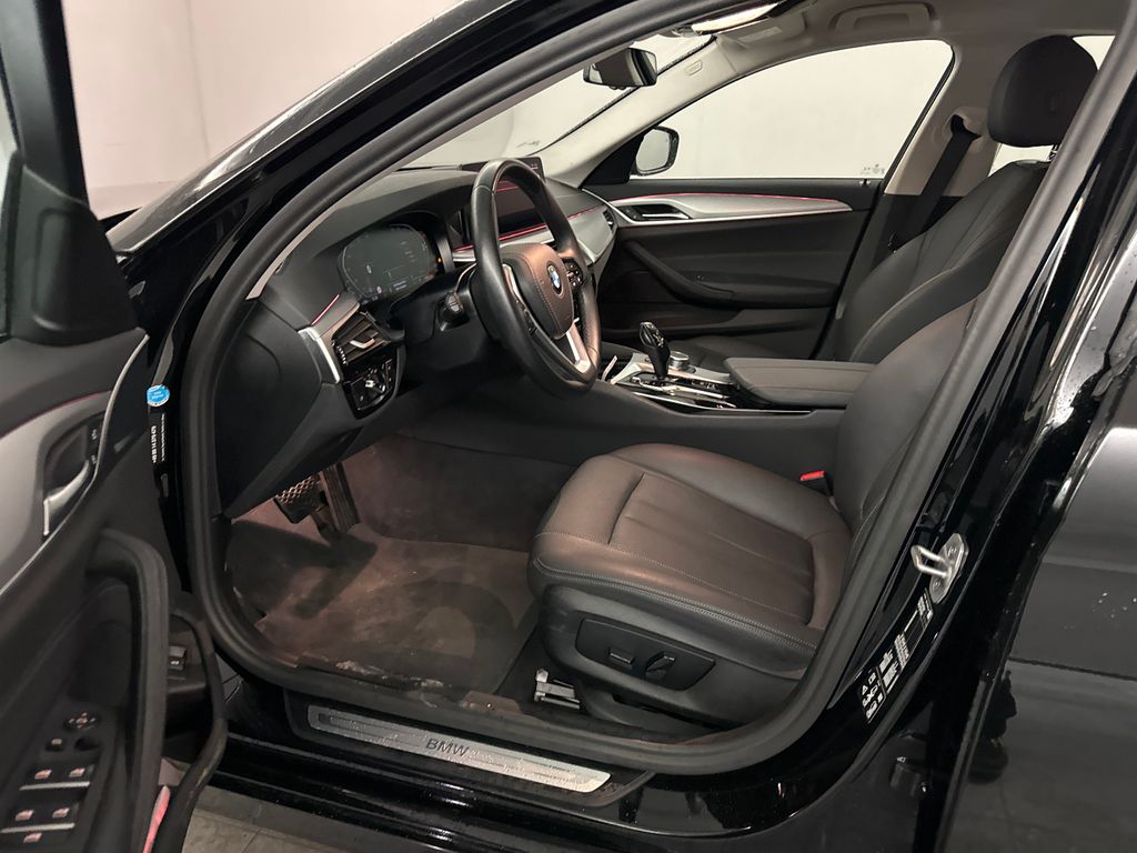 BMW 520 2023 г. Чёрный, пробег 46504 км
