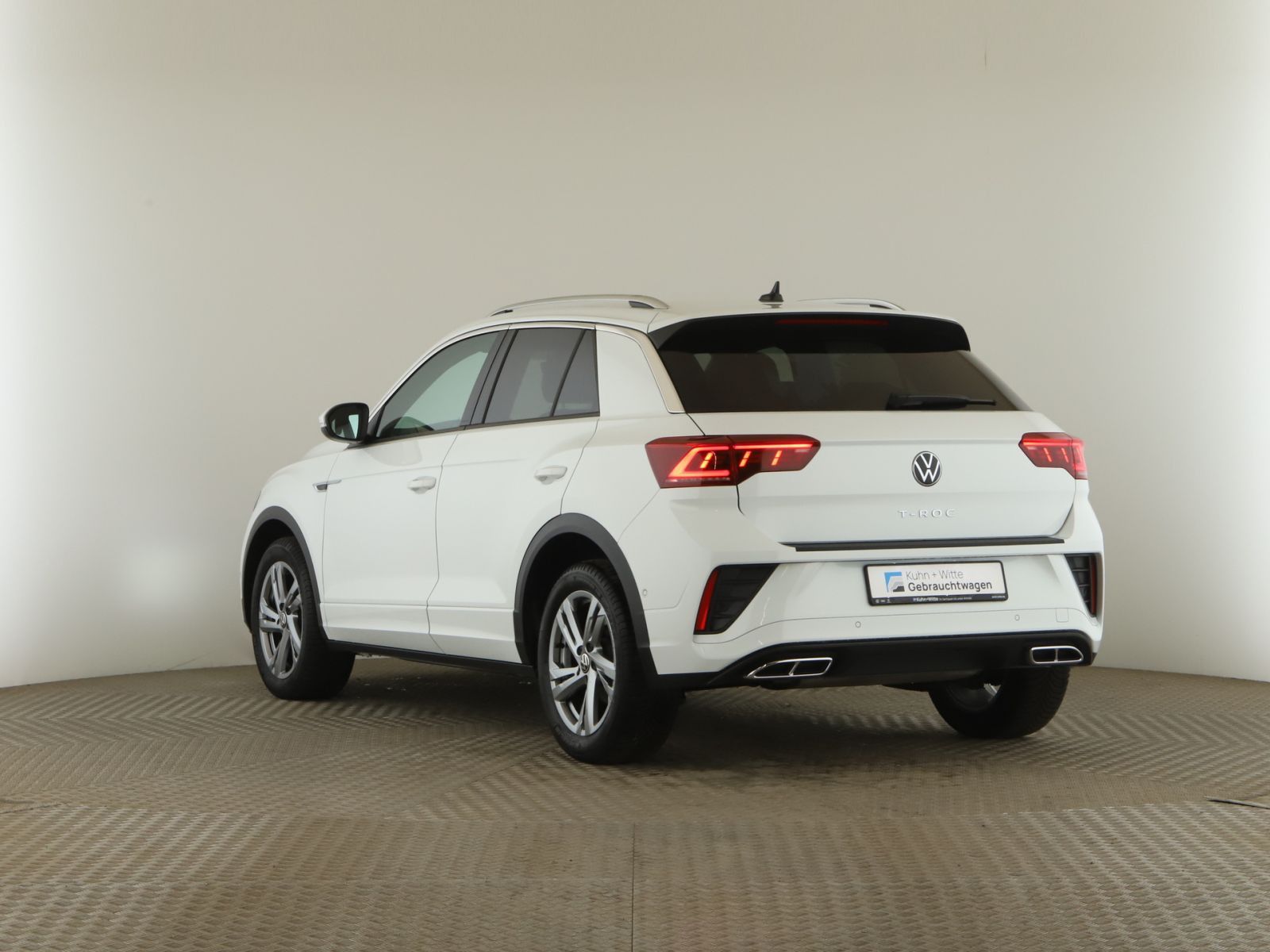 Volkswagen T-Roc 2022 г. Белый, пробег 36299 км