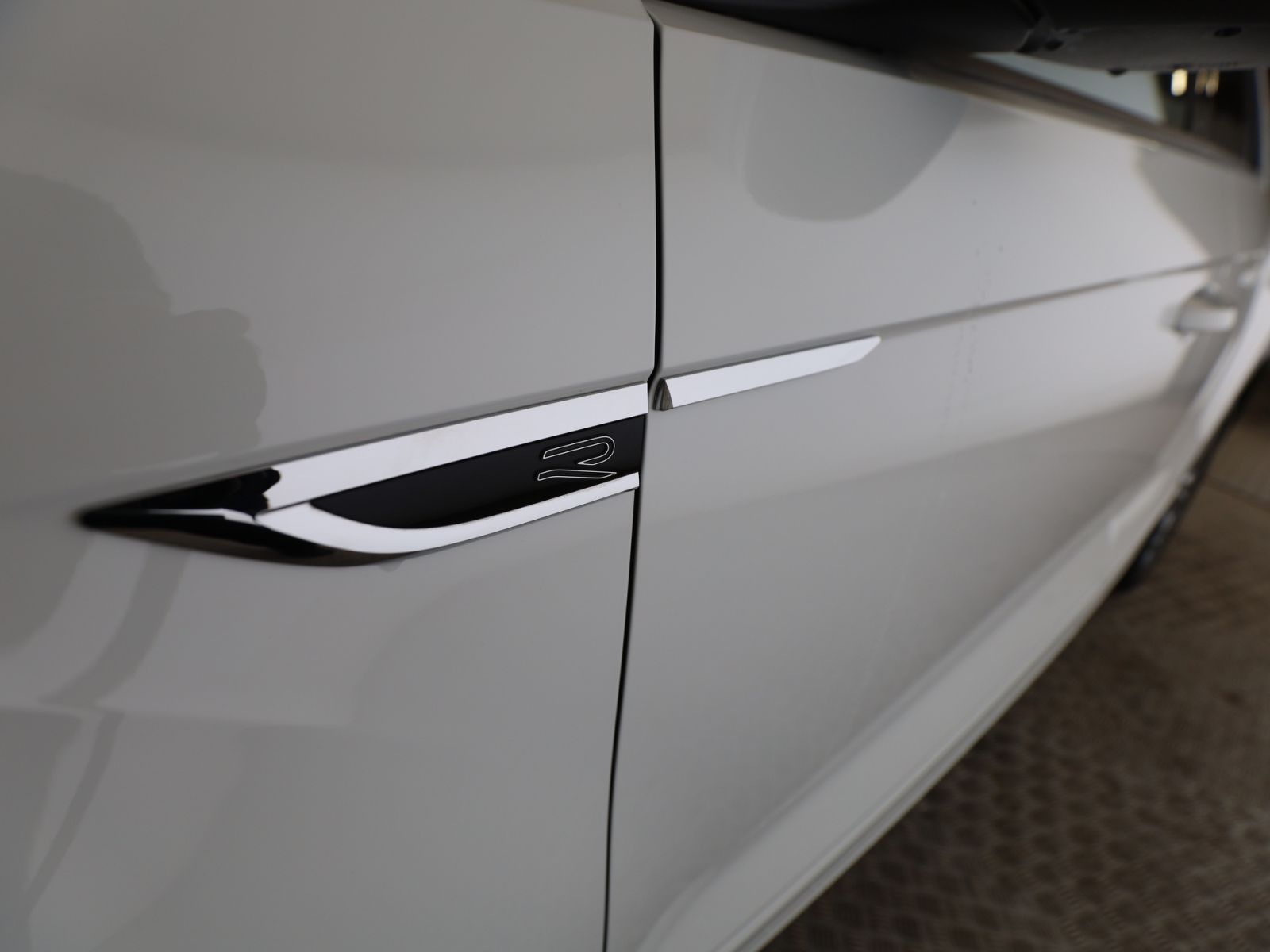 Volkswagen T-Roc 2022 г. Белый, пробег 36299 км