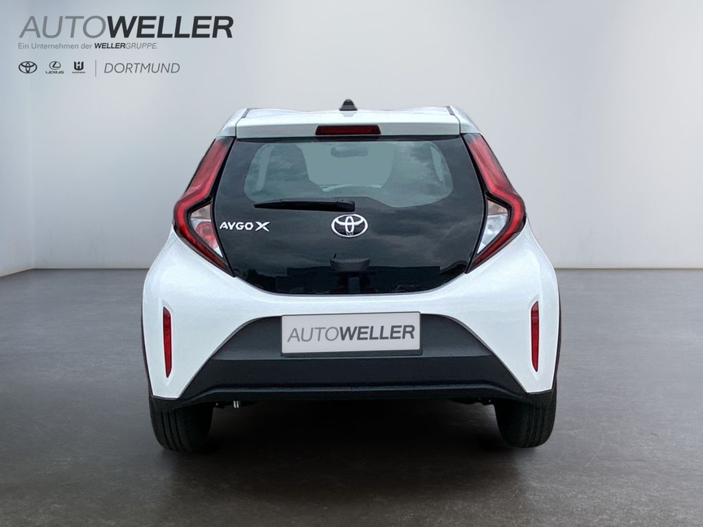 Toyota AYGO (X) 2022 г. Белый, пробег 47911 км
