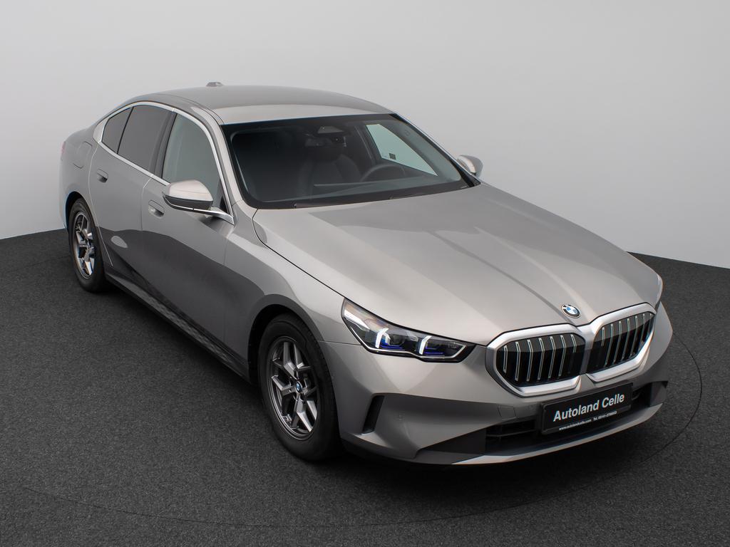 BMW 520 2024 г. Серый, пробег 28813 км