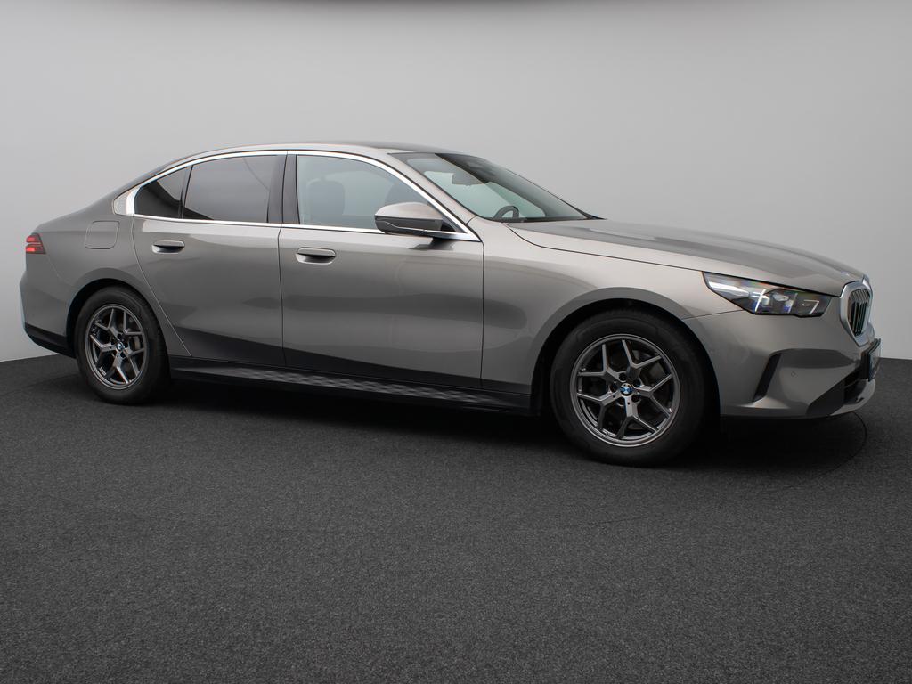 BMW 520 2024 г. Серый, пробег 28813 км
