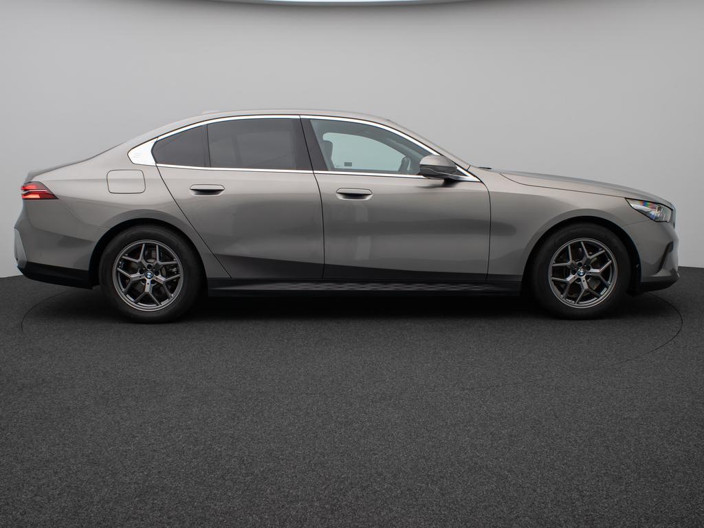 BMW 520 2024 г. Серый, пробег 28813 км