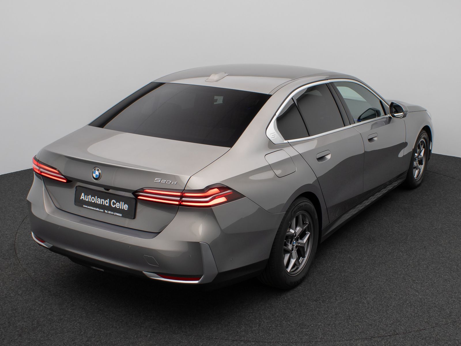 BMW 520 2024 г. Серый, пробег 28813 км