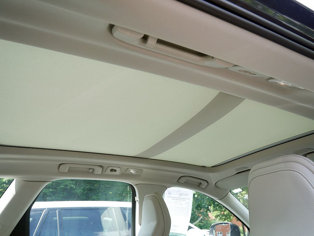 Volvo XC60 2023 г. Серый, пробег 37000 км