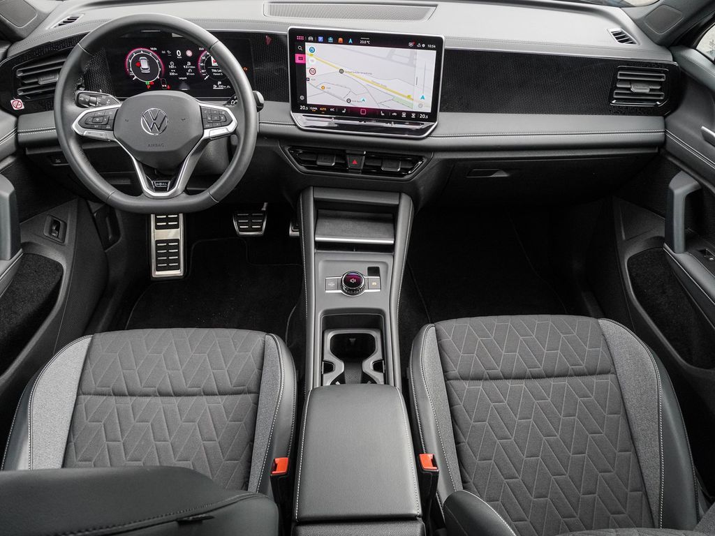 Volkswagen Tiguan 2025 г. Чёрный, пробег 23556 км