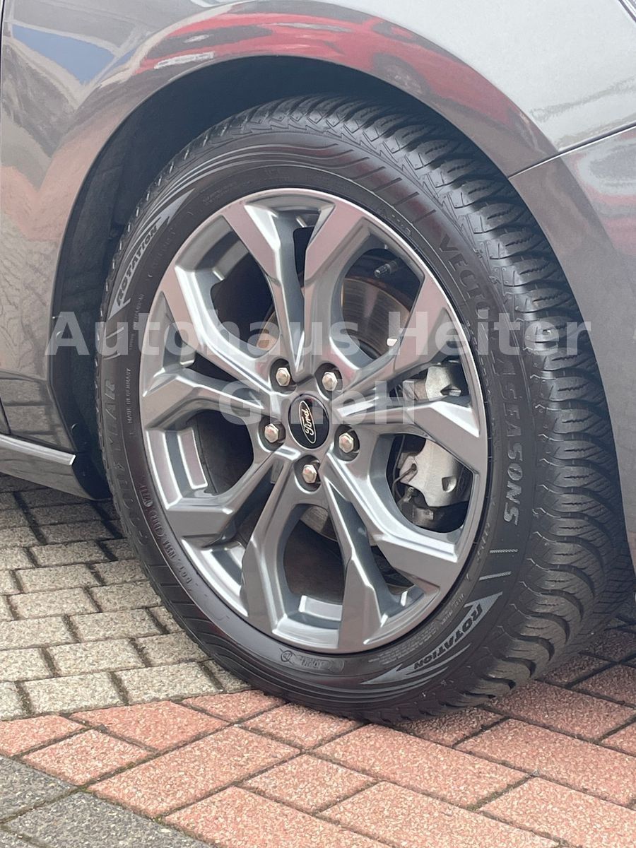 Ford Focus 2024 г. Серый, пробег 13690 км