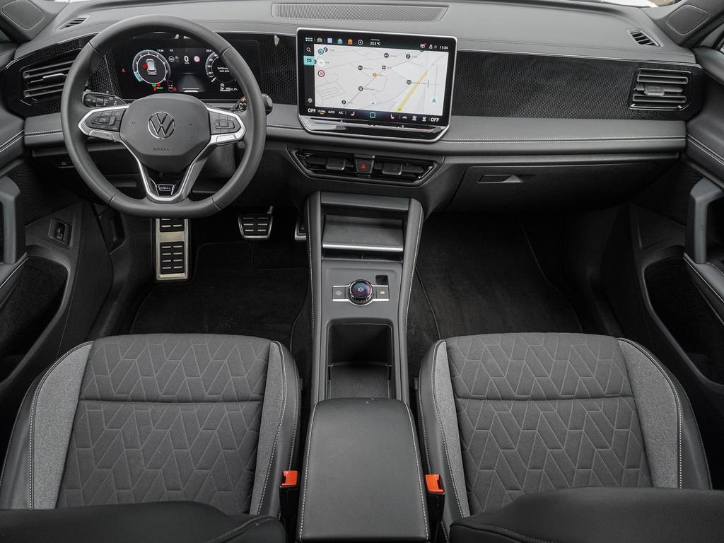 Volkswagen Tiguan 2025 г. Белый, пробег 25329 км